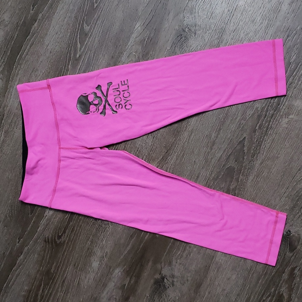 LULULEMON SOUL CYCLE CAPRI LEGGINGS SZ 6